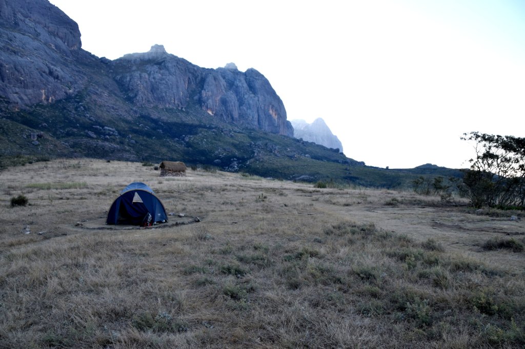 Schlafplatz am Fuße des Pic Boby